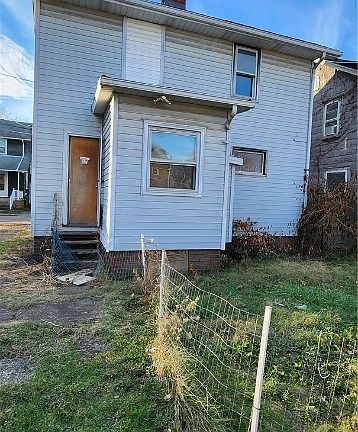 3rd image of 822 Bedford Ave NW