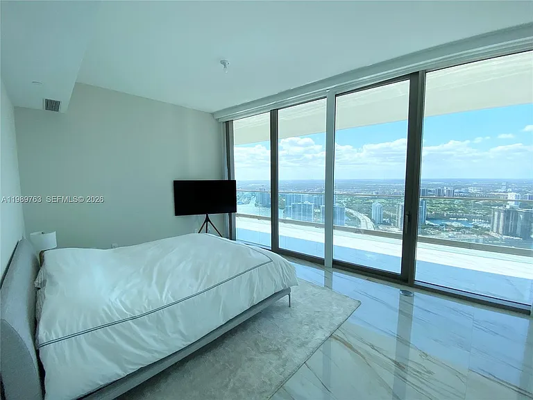 18975 Collins Ave #5105 — Photo 33