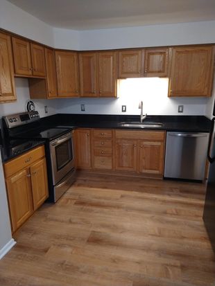 898 N Adams Rd, Birmingham, MI 48009