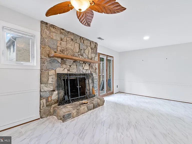 9652 Marston Ln — Photo 7