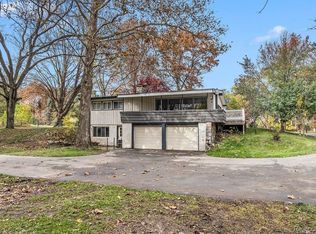 9730 Hyne Rd, Brighton, MI 48114