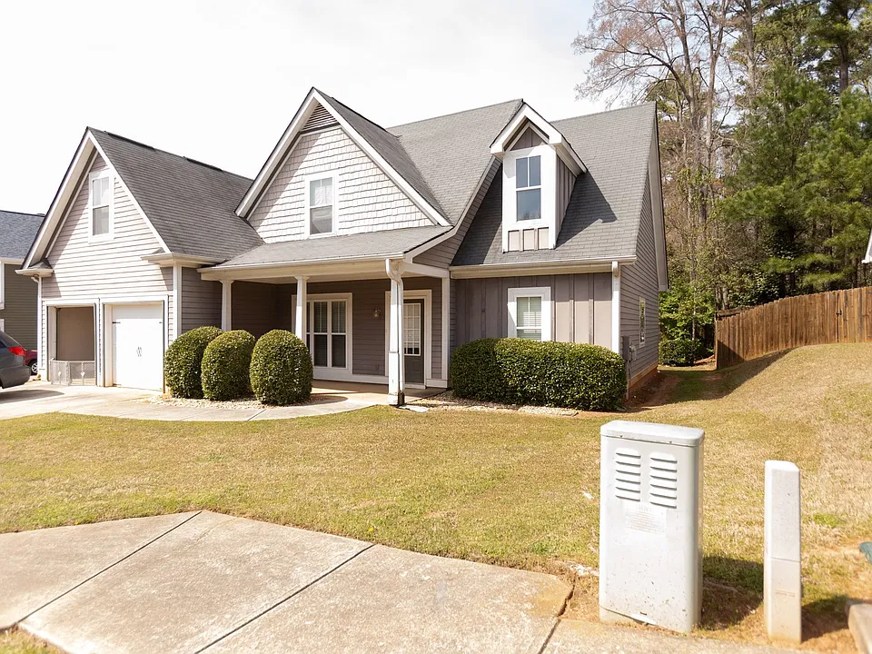 557 Edgewood Dr