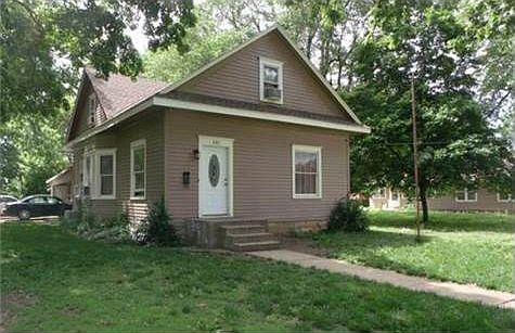 2nd image of 131 N Oak St