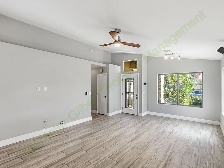 517 W Princeton Ave — Photo 7
