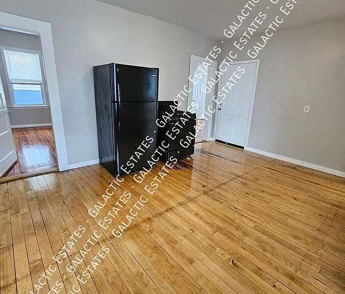 187 Grove St #3 — Photo 4