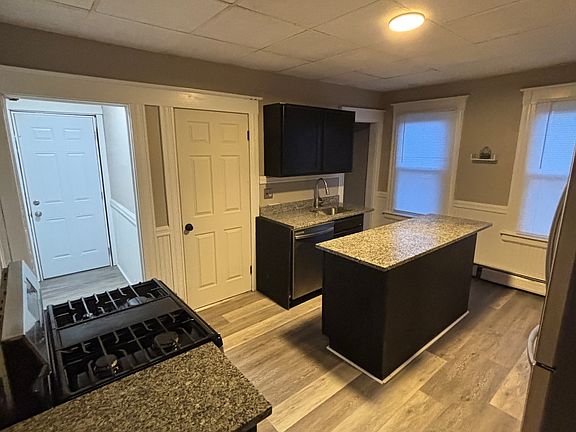 3rd image of 154 Daly Ave #3
