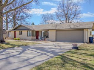 1201 W 3rd St, Pella, IA 50219