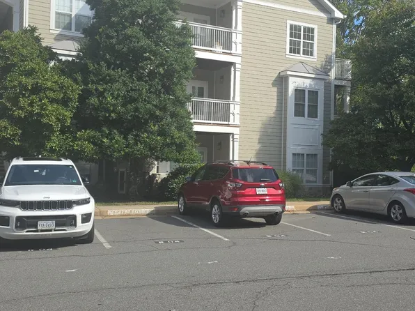 1704 Lake Shore Crest Dr APT 32, Reston, VA 20190
