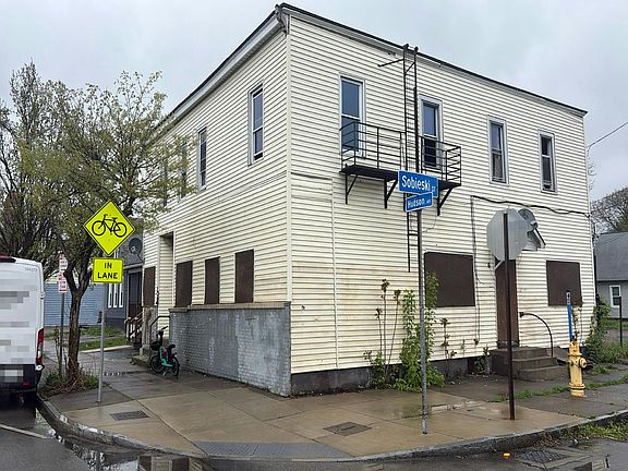 2nd image of 1046 Hudson Ave