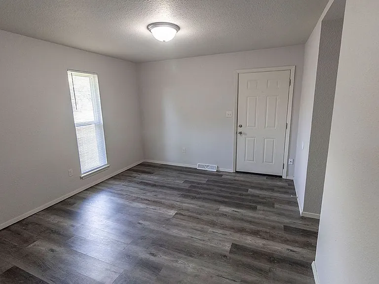 215 N West Blvd — Photo 5