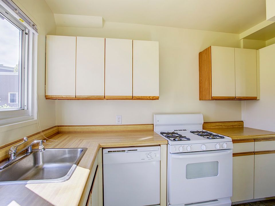 1st image of 127 Bucareli Dr
