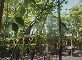 805 Pioneer Ct, Lackawaxen, PA 18435