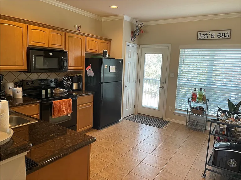 305 Holleman Dr E #605 — Photo 1