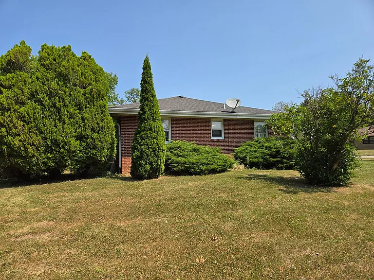 592 Donna Dr — Photo 6