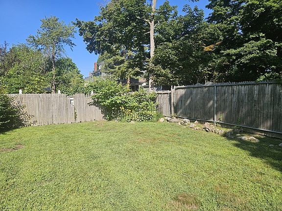 5th image of 399 Stevens St