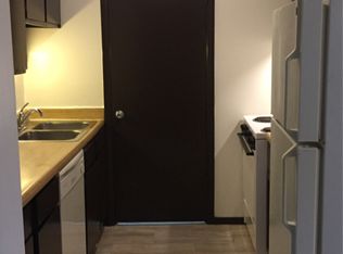1926 10th St APT 101, Waukegan, IL 60085