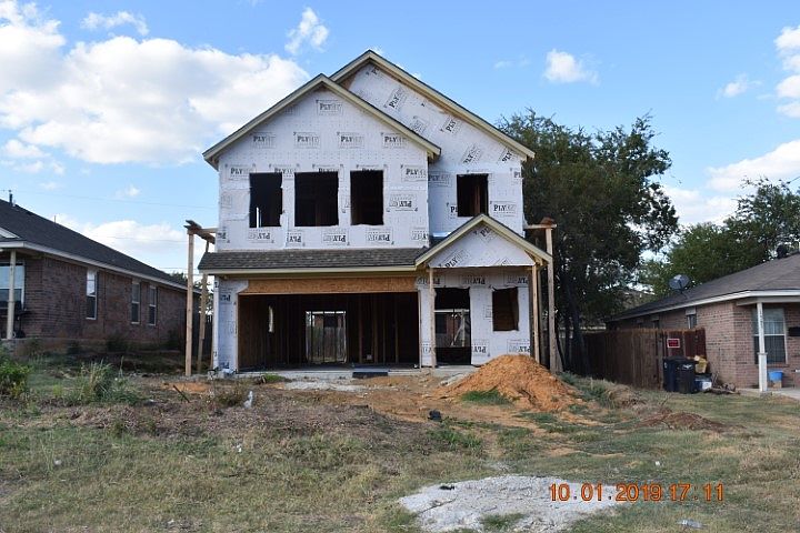 1st image of 1501 E Robert St
