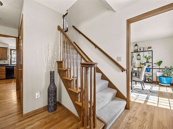5th image of 942 Bluffwood Dr