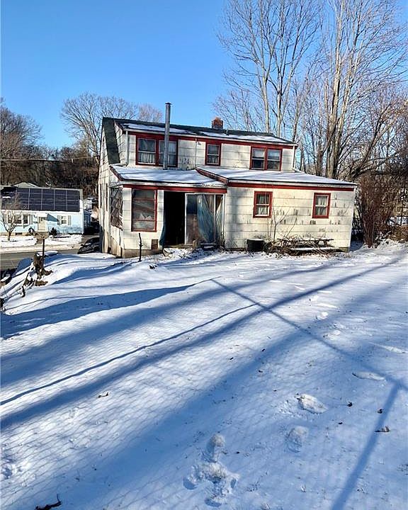 2nd image of 322 Glen St