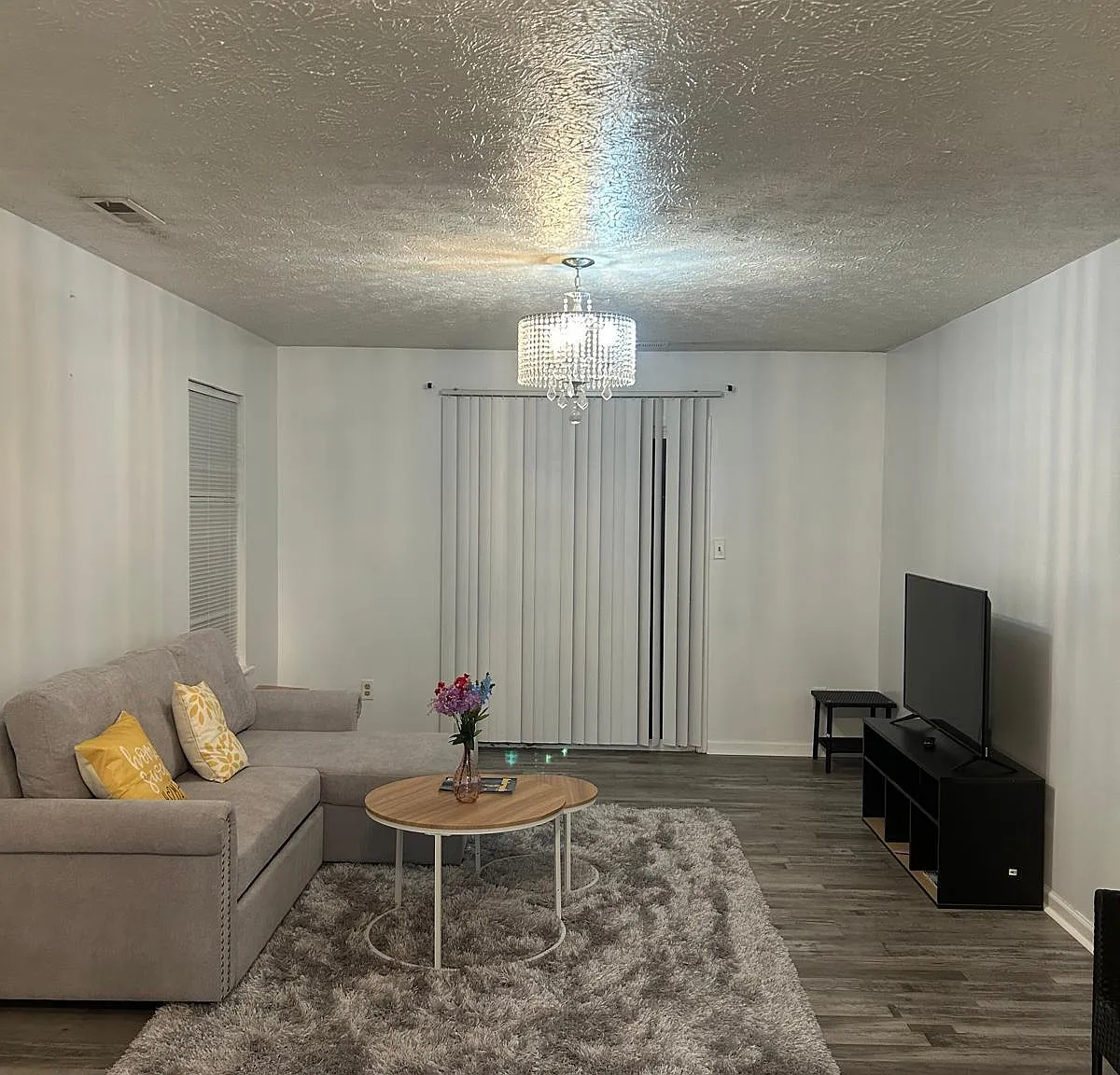 2 bed, 1.5 bath, 916 sqft, $1,600 — Photo 4