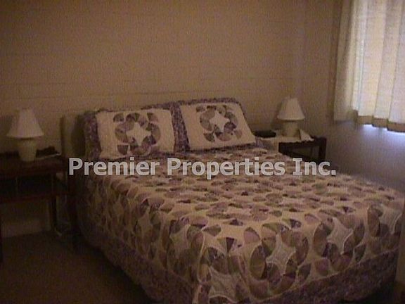Guest bedroom with double bed