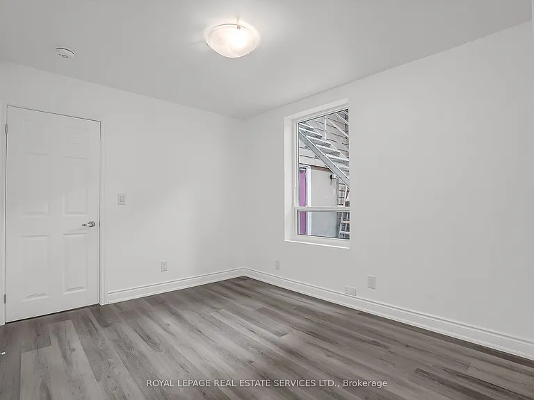 2820 Danforth Ave #302 — Photo 12