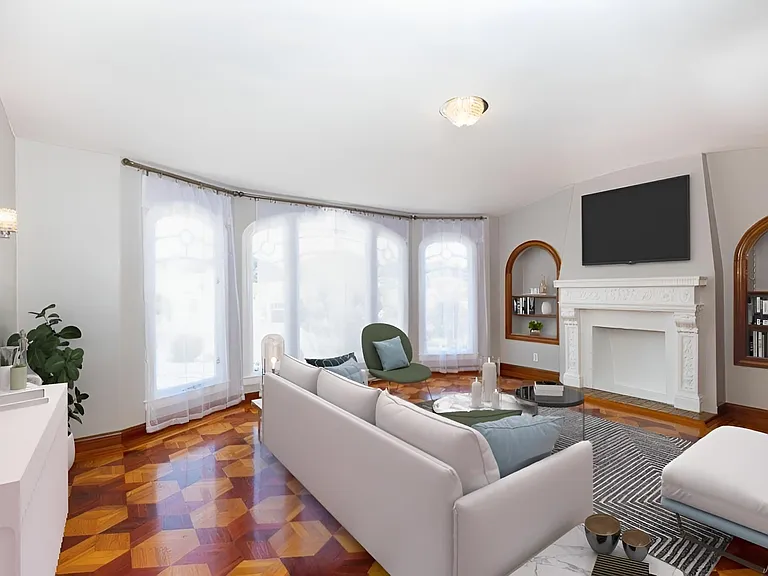 2331 14th Ave — Photo 3