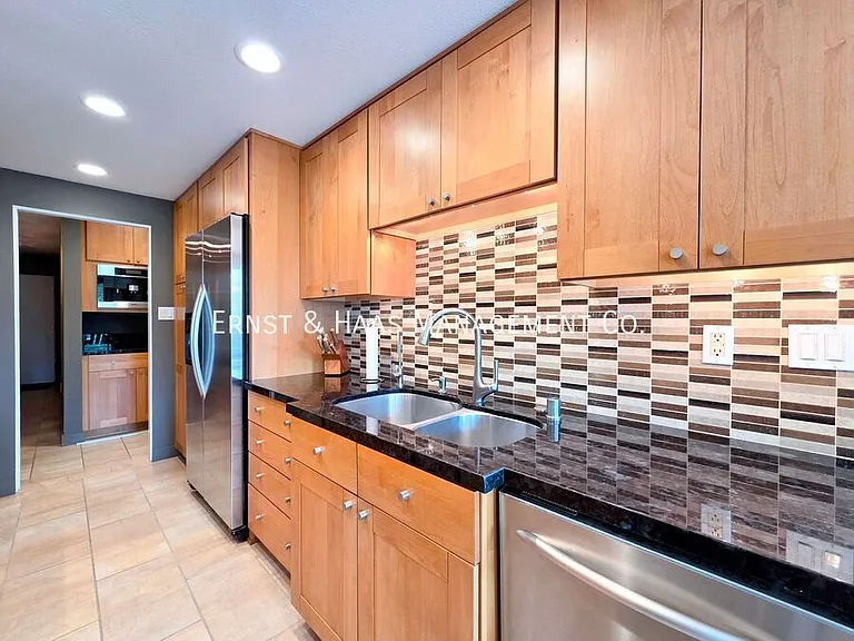 2101 E 2nd St #301 — Photo 7