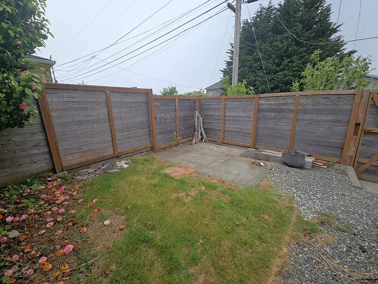 2204 F St — Photo 26