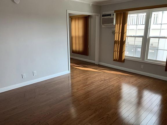 4th image of 1015 N Doheny Dr APT 4