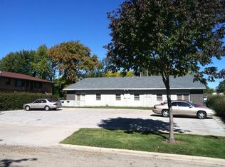 805 Greenbrier Rd APT A, Dekalb, IL 60115