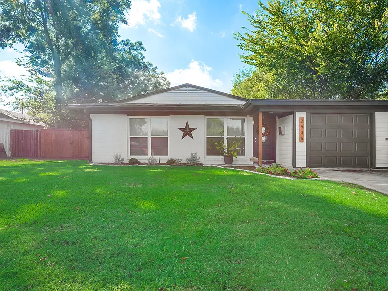 2536 Maverick Ave — Photo 2