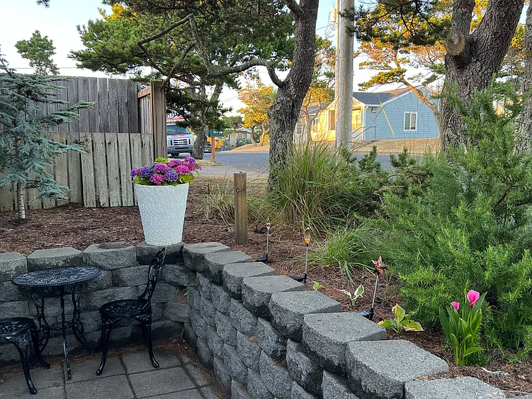 NW Lake St — Photo 2