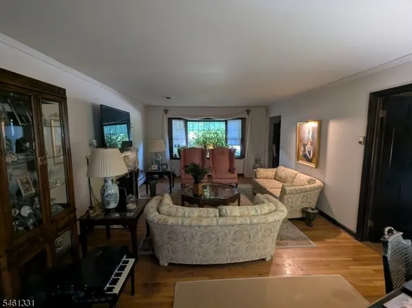 365 Lake St, Upper Saddle River Boro, NJ 07458