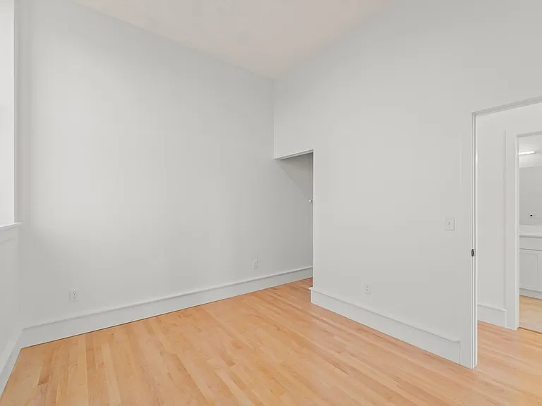 90 E Bremer Ave — Photo 27