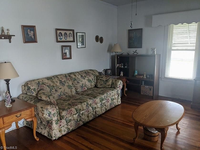 2nd image of 1300 Front St