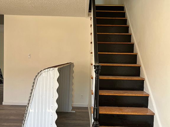2nd image of 6610 Oakland St