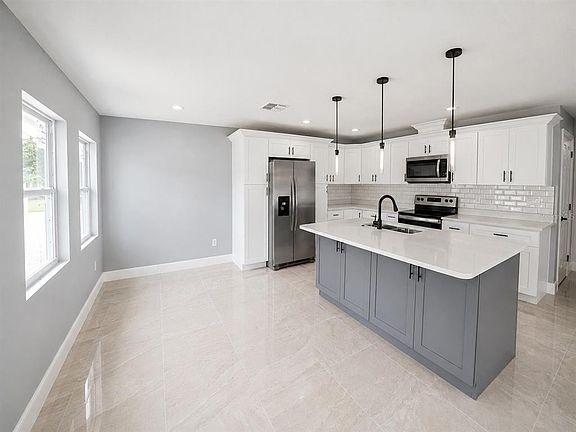 4th image of 3704 SMITH TREE STREET