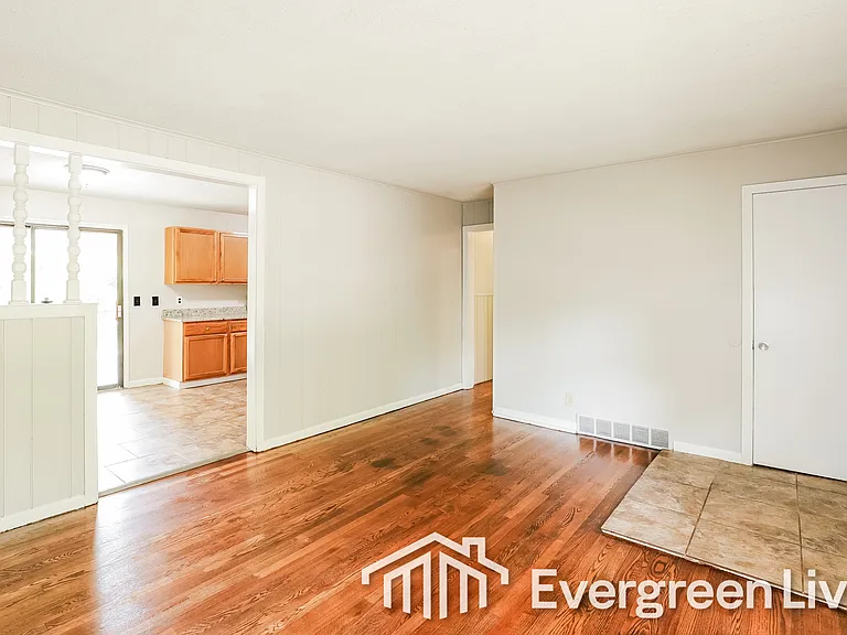 9512 Bennington Ave — Photo 2