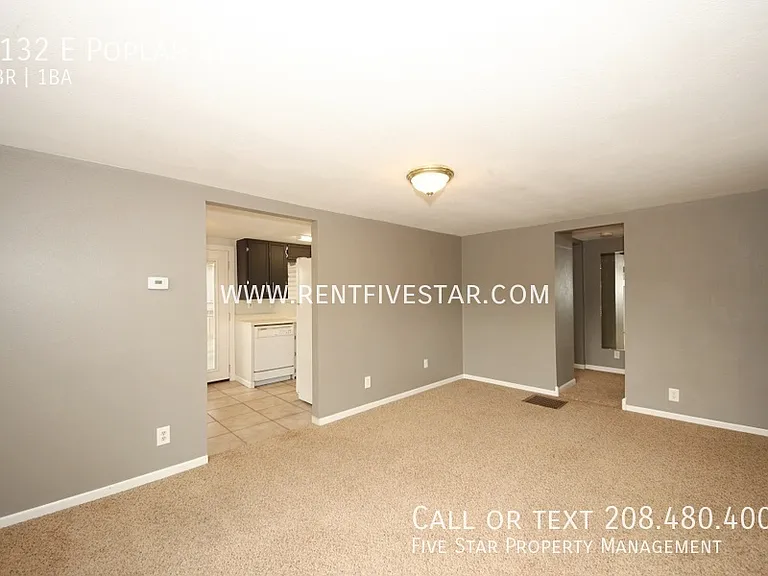 1132 E Poplar St — Photo 2