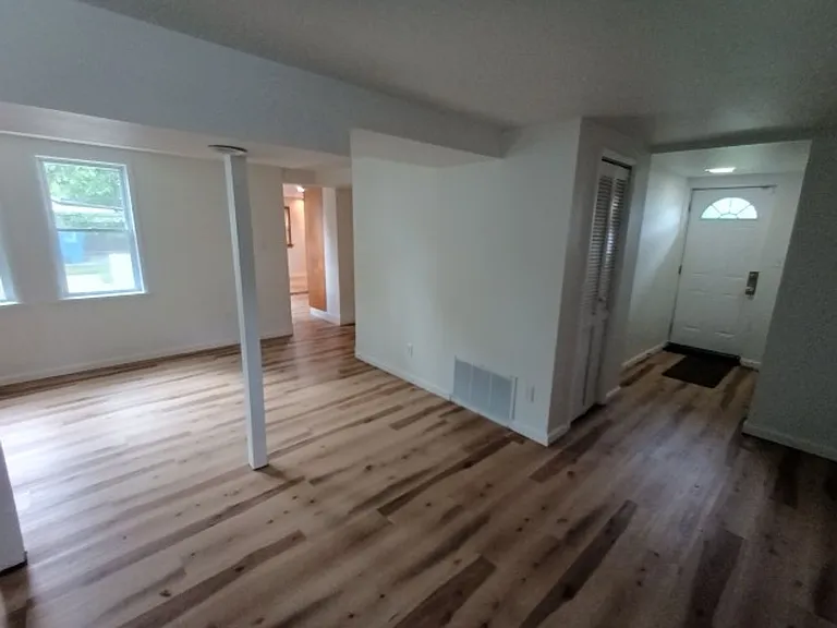 2044 Garrick Ave — Photo 11