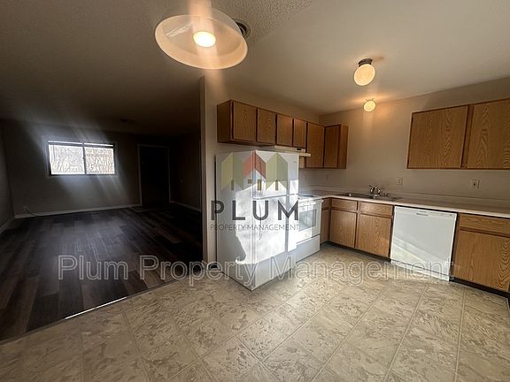 5th image of 2340 Fairview Ave #4