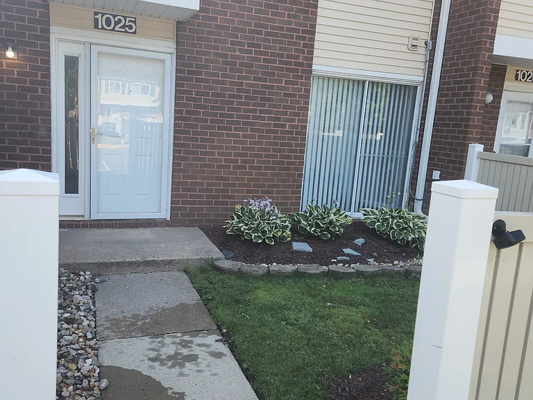 1025 Oaklyn Ct #1025 — Photo 2