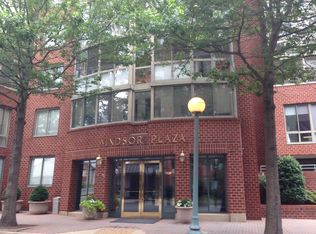 1050 N Taylor St #1-104, Arlington, VA 22201