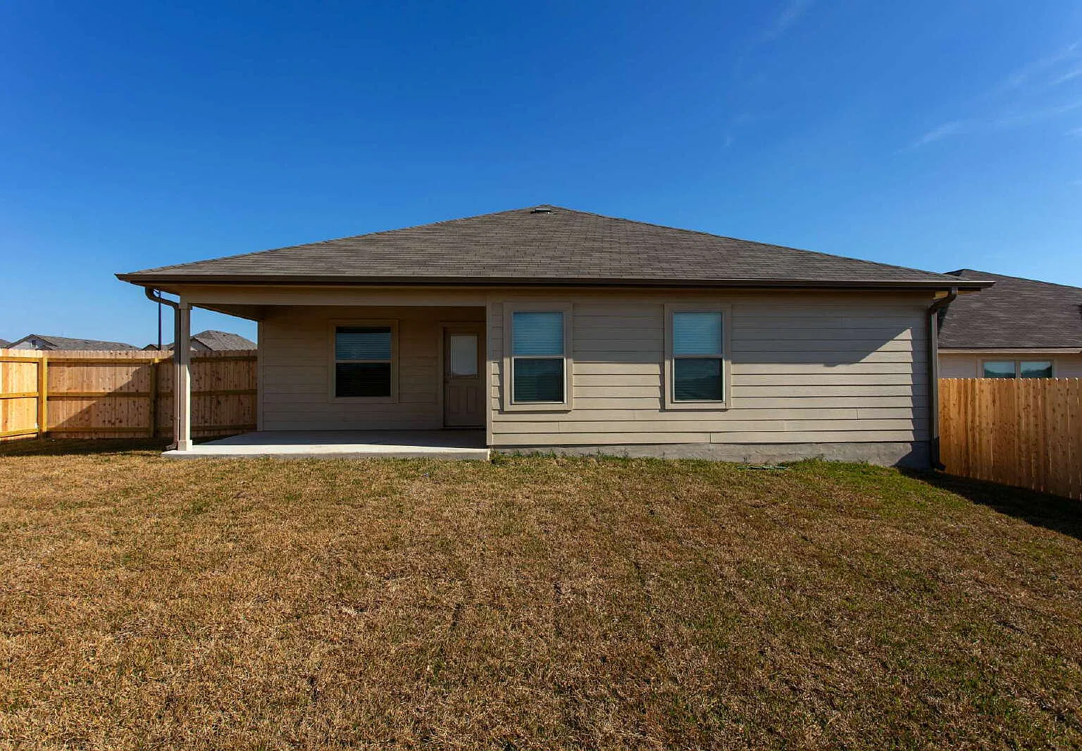 3 bed, 2.0 bath, 1725 sqft, $2,300 — Photo 2