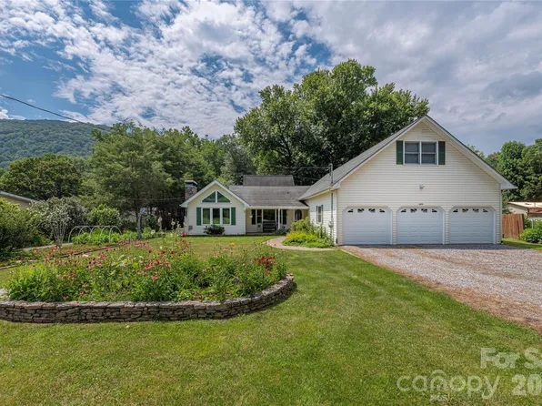 1075 Moody Farm Rd, Maggie Valley, NC 28751