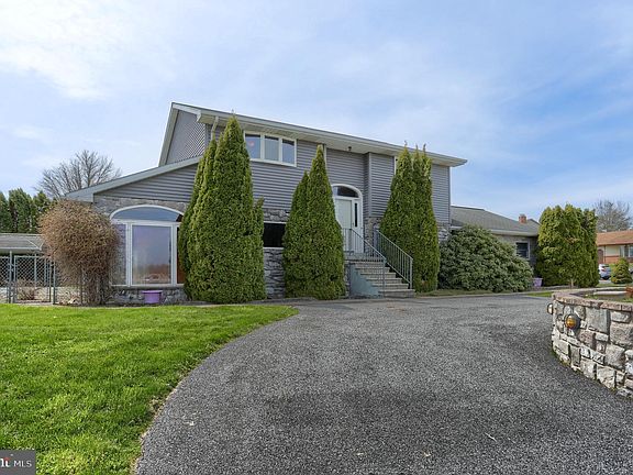 3rd image of 1150 Garden Ave