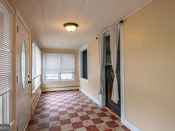 4th image of 39 Seminary Ave