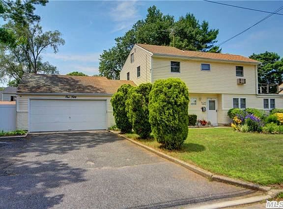 2nd image of 150 W 23rd St