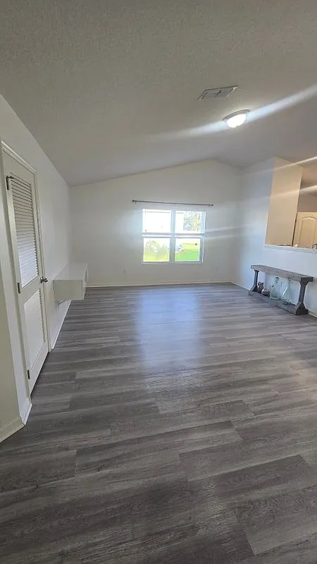 3 bed, 2.0 bath, 1513 sqft, $2,200 — Photo 3